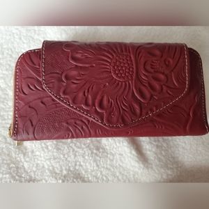 NWOT Purse Carved Flowers Marron Large Leather Clutch/Wallet